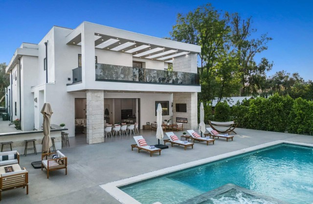 Melvin Modern: Contemporary Estate w/Backyard + Pool & Spa
