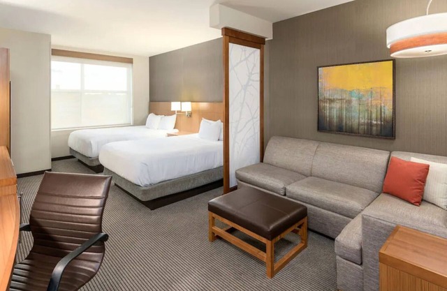 Memorable Stay Near at Greenville! 2 Queen Rooms w/Swimming Pool and Dining!