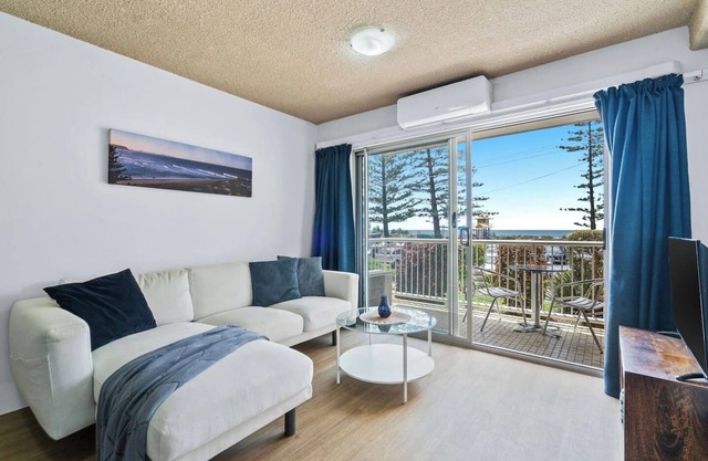 Mermaid Beachfront Retreat Moments from Top Dining