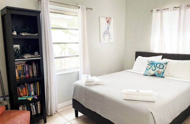 Mermaid Haven House in Oakland Park near Wilton Manors Close to Cruises & Beach