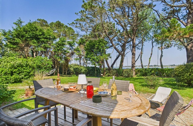 –Mery– Maison familiale les pieds dans l’eau