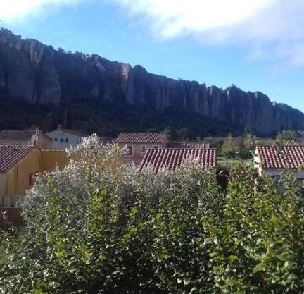 meublé 40m2 classé 2 étoiles. Lumineux les Mées 04190