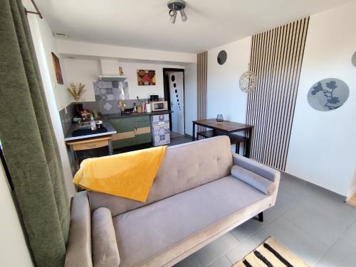 Meublé cosy indépendant et tout confort, proche Cholet