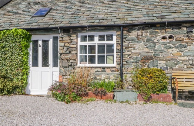 MEWS STUDIO COTTAGE 6, pet friendly, with a garden in Braithwaite
