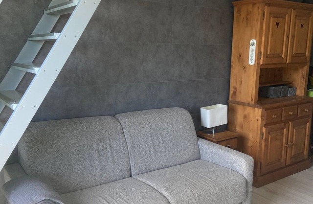 Mezzanine Apartment for 6, Village Center, Near Slopes