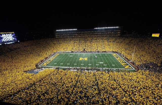 “MI CASA ES SU CASA🏡ANN ARBOR’S PREMIER EXECUTIVE RANCH! 1.7 MI TO THE BIG HOUSE