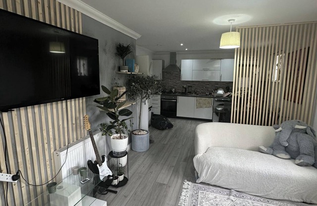 Mi Casa Sleeps 4 with Park Views