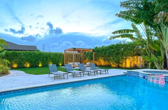 Miami Pool House | Heated Pool | Mini Golf | Villa