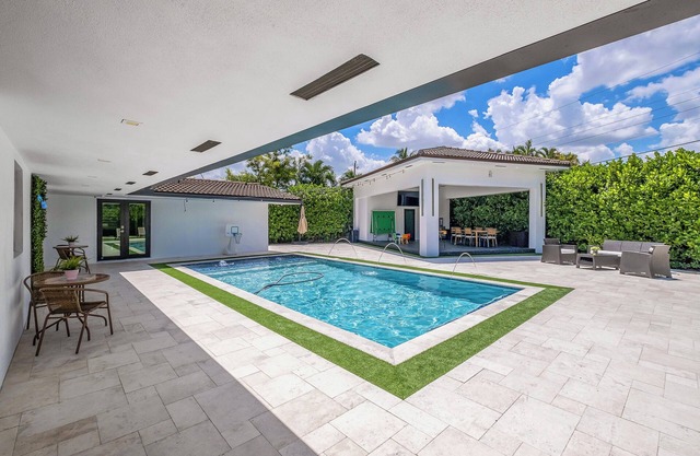 Miami Springs Located in Heart of Miami