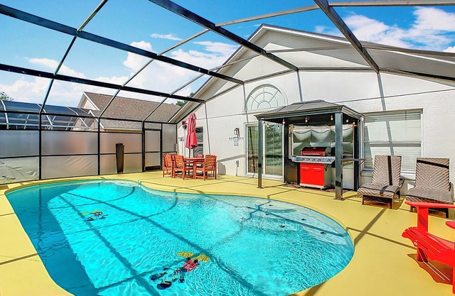 Mickey themed villa/private pool/Gameroom/gated/golf/20 minutes to theme parks