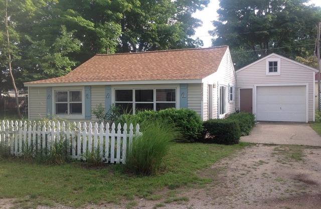 Mid century cottage next to Holland State Park
