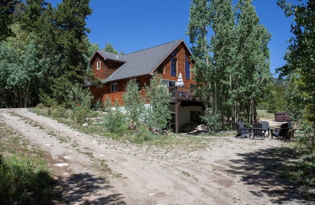 Mid-Century Escape: Hot Tub, Game Room, Pets Ok!