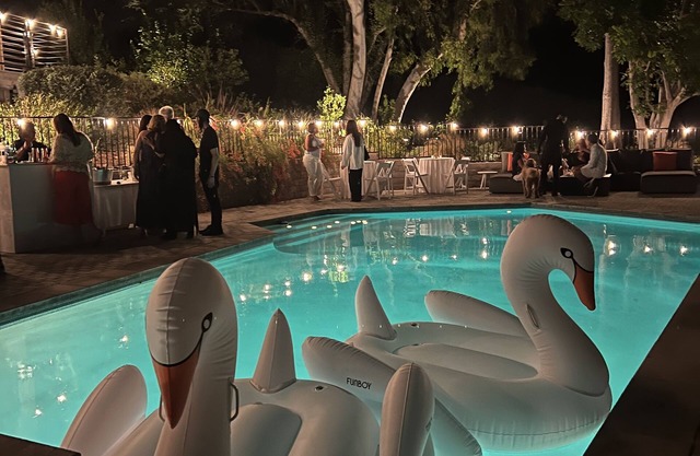 Mid Century Estate, Private Suite with Pool/Jacuzzi/Gym