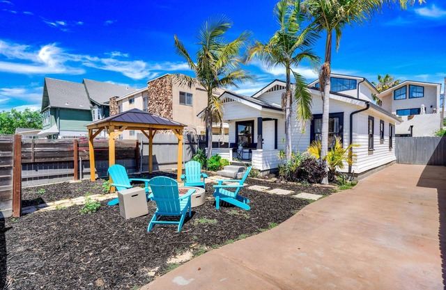 Mid-City 2BR Retreat: Firepit Nights +Free Parking