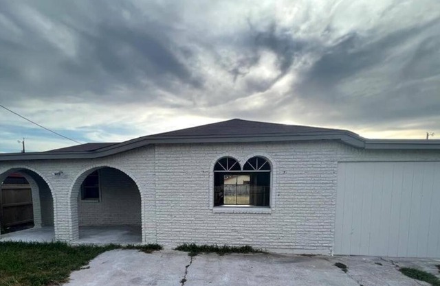 Mid Town Brownsville 3 bed/ 2 bath