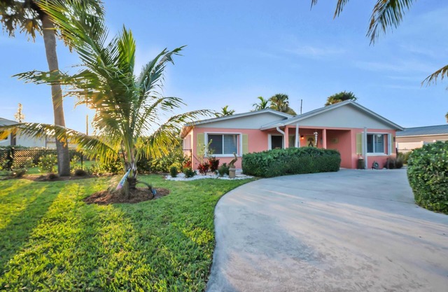 Midcentury Modern, The Rio Retreat close to beautiful beaches!