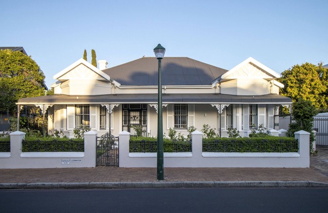 Middedorp Villa and Apartments