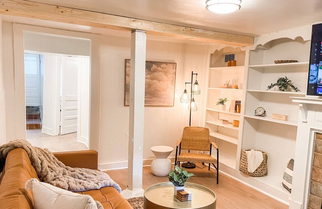 Midtown Memphis Spanish Revival, Walk to everything!