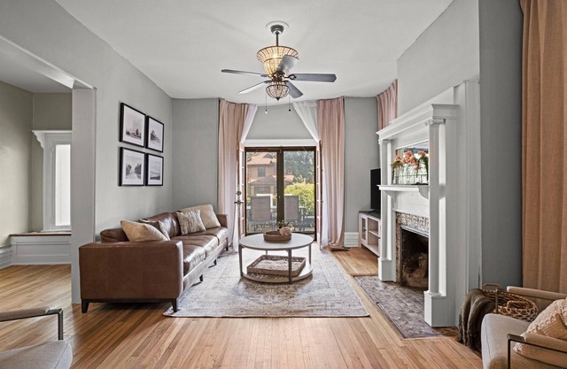 Midtown Victorian Lower- Historic 2BR in Hyde Park