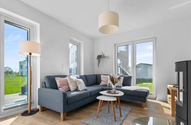 Mien Leevste - Kamin, Infrarot-Sauna, Dusche, Terrasse, Stellplatz, E-Ladesäule