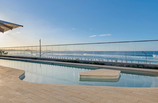 Miles at Kirra Point 1406 - Luxury Sub Penthouse on Kirra Beachfront - Linen Provided