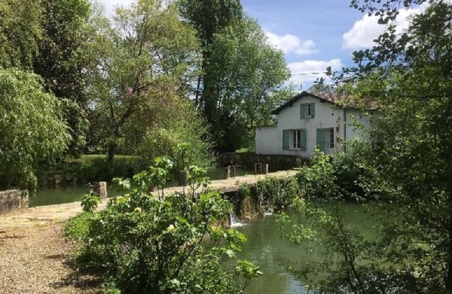 Mill house bucolic rural retreat on the river Dropt