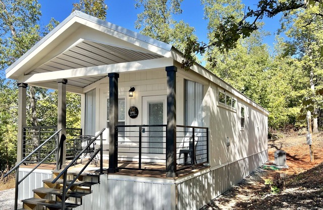 Mimi's Retreat! The not so tiny, tiny home in the mountains!