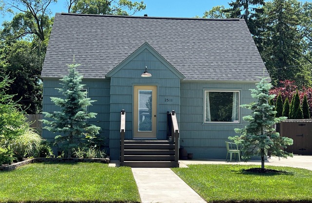 Miner-Close to Beach, Lk Michigan, Fishing, Biking, Pet, Fenced Yard, EV