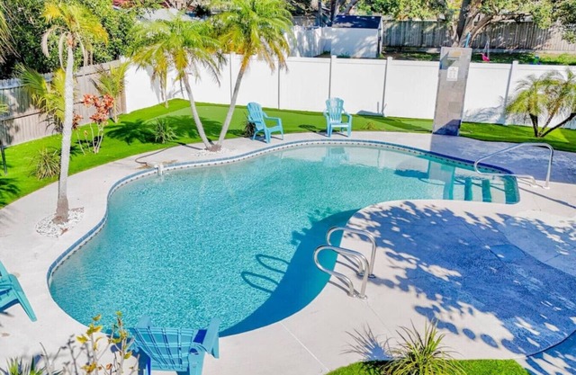 Mini-Golf 2/1 with Heated pool.