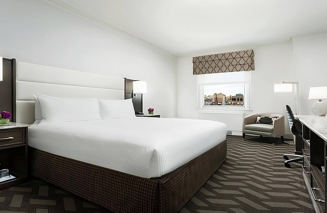 Minutes from Boston Harbor, Ideal For Couple Stay