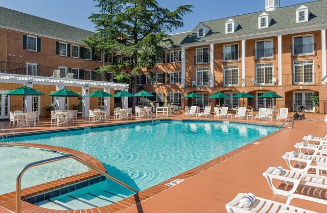 Minutes from Busch Gardens & Colonial Williamsburg - Resort Pool & Free Parking