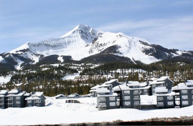 Minutes from Lift! 2 BR 2 Bath condo n shuttle route. shuttle is every 15 min.