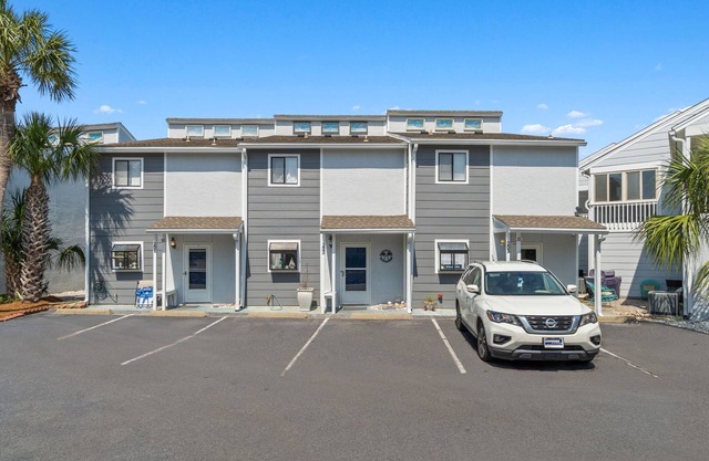 Minutes to Beach, Pompano Joe | Dog-friendly, Pool