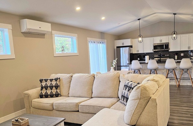 Minutes to Charlottetown - Three Bedroom, King Beds, Family friendly.