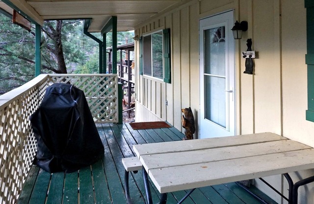 Misty`s Mountain Retreat - Two Bedroom Vacation Rental