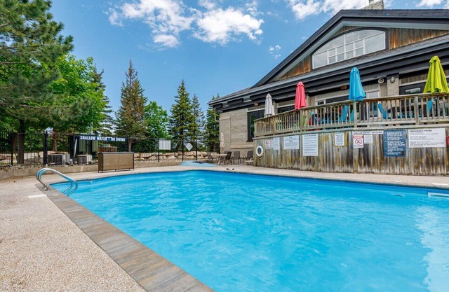 Mo109 North Creek with Hot Tub and Tennis!