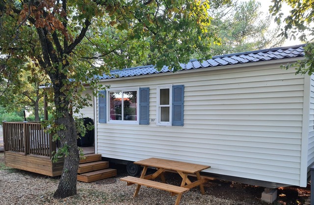 Mobile Home in Sainte Croix du Verdon near the lake