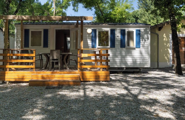 Mobile Home 'Confort A - 1-6 Pers' with Shared Pool, Private Terrace and Shared Garden