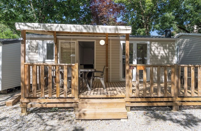 Mobile Home 'Confort B - 1-6 Pers' with Shared Pool, Private Terrace and Shared Garden