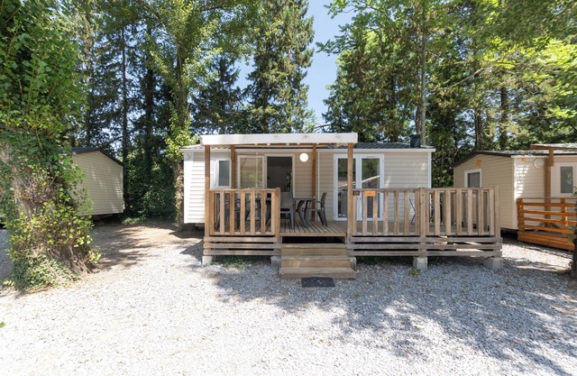 Mobile Home 'Confort C - 1-6 Pers' with Shared Pool, Private Terrace and Shared Garden