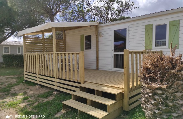 Mobile home E68 5-6 people air-conditioned in the Novela campsite