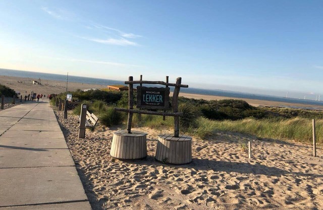 Mobile home for up to 6 people in Serooskerke