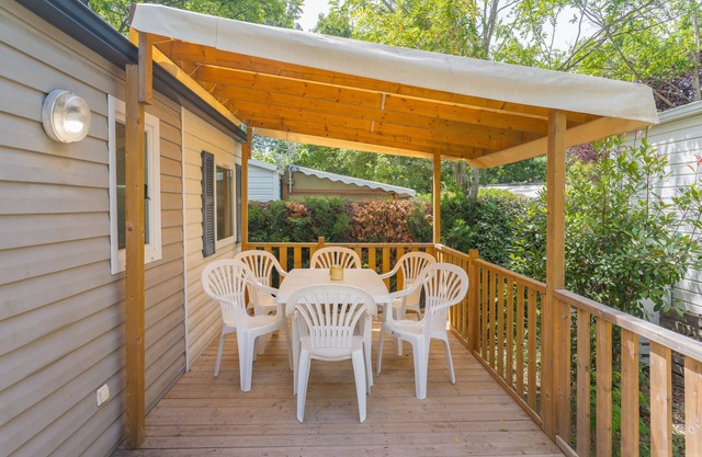 Mobile Home 'La Roque 139' with Shared Pool, Private Terrace and Air Conditioning