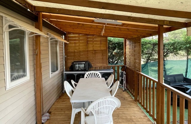 Mobile Home 'La Roque 139' with Shared Pool, Private Terrace and Air Conditioning