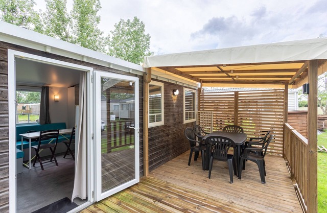 Mobile Home 'Mobil-home' with Shared Pool and Private Terrace