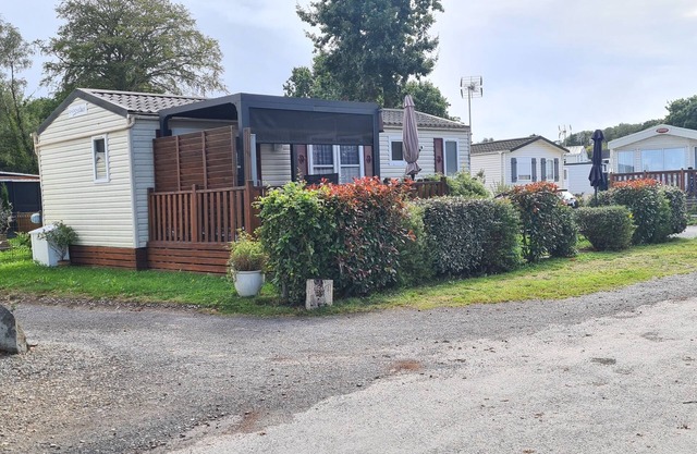 Mobile home on private domain open all year, heated swimming pool and tennis court