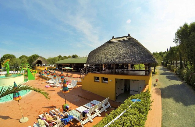 Mobilehome with air conditioning, terrace and pool