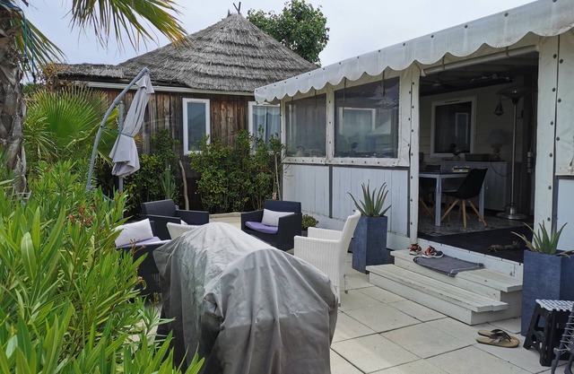 MOBILHOME- PAMPELONNE BEACH- GOLDEN TOISON.