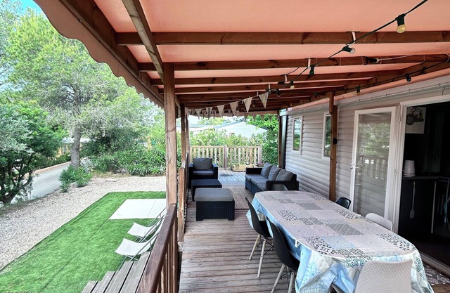 Mobilhome with jacuzzi, swimming pool in the residence