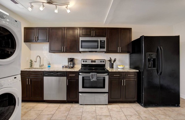 Mod Apartment next to Forest Park/BJC/WashU pets welcome